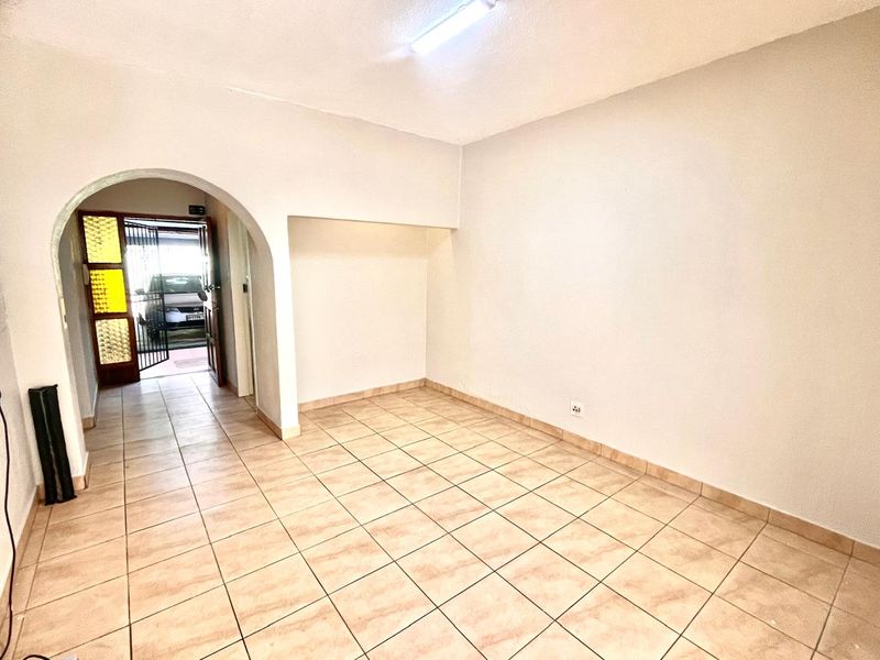 Well located Duplex townhouse with businees rights well loated to the Fairland busness centre. - Photo 3