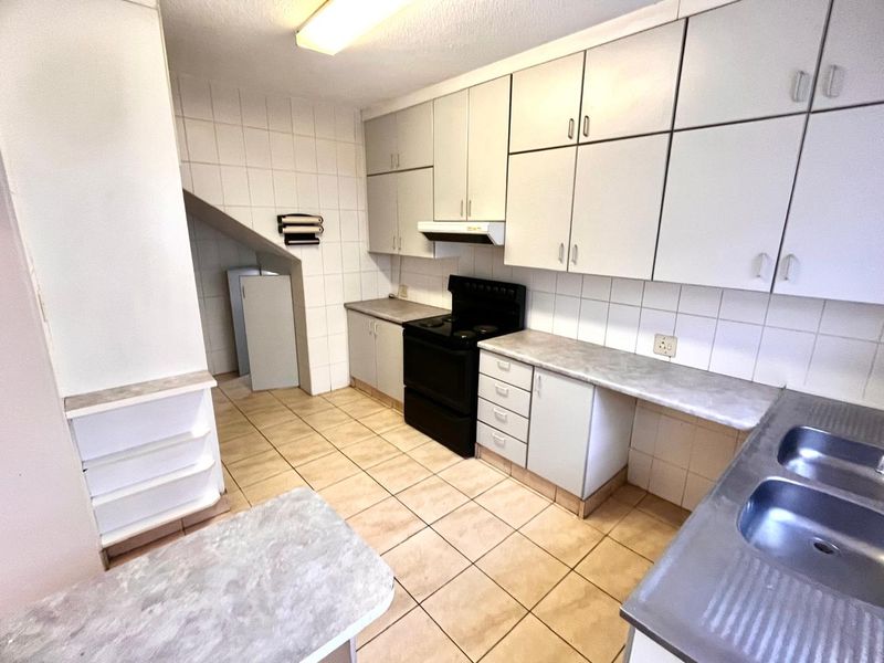 Well located Duplex townhouse with businees rights well loated to the Fairland busness centre. - Photo 6