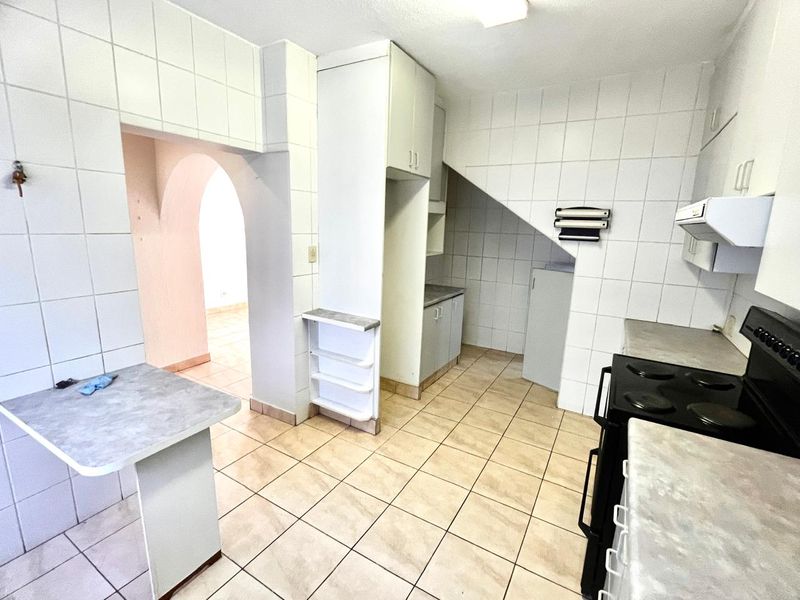 Well located Duplex townhouse with businees rights well loated to the Fairland busness centre. - Photo 7