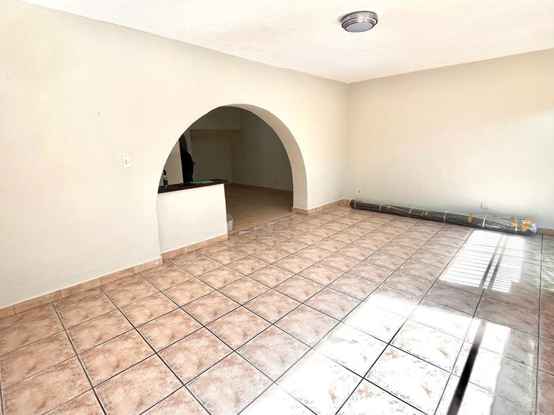 Well located Duplex townhouse with businees rights well loated to the Fairland busness centre. - Photo 4