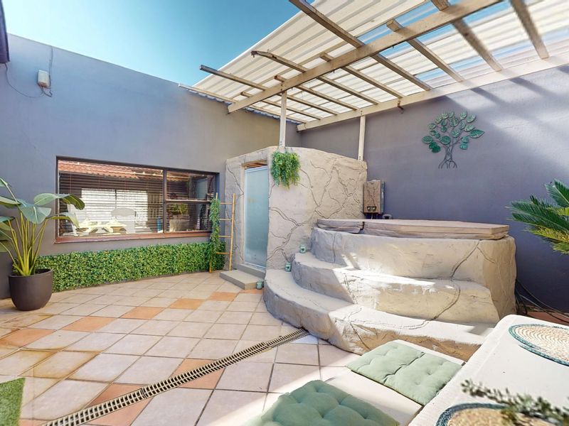 Beautiful neat family home in the heart of Gosforth Park - Photo 2