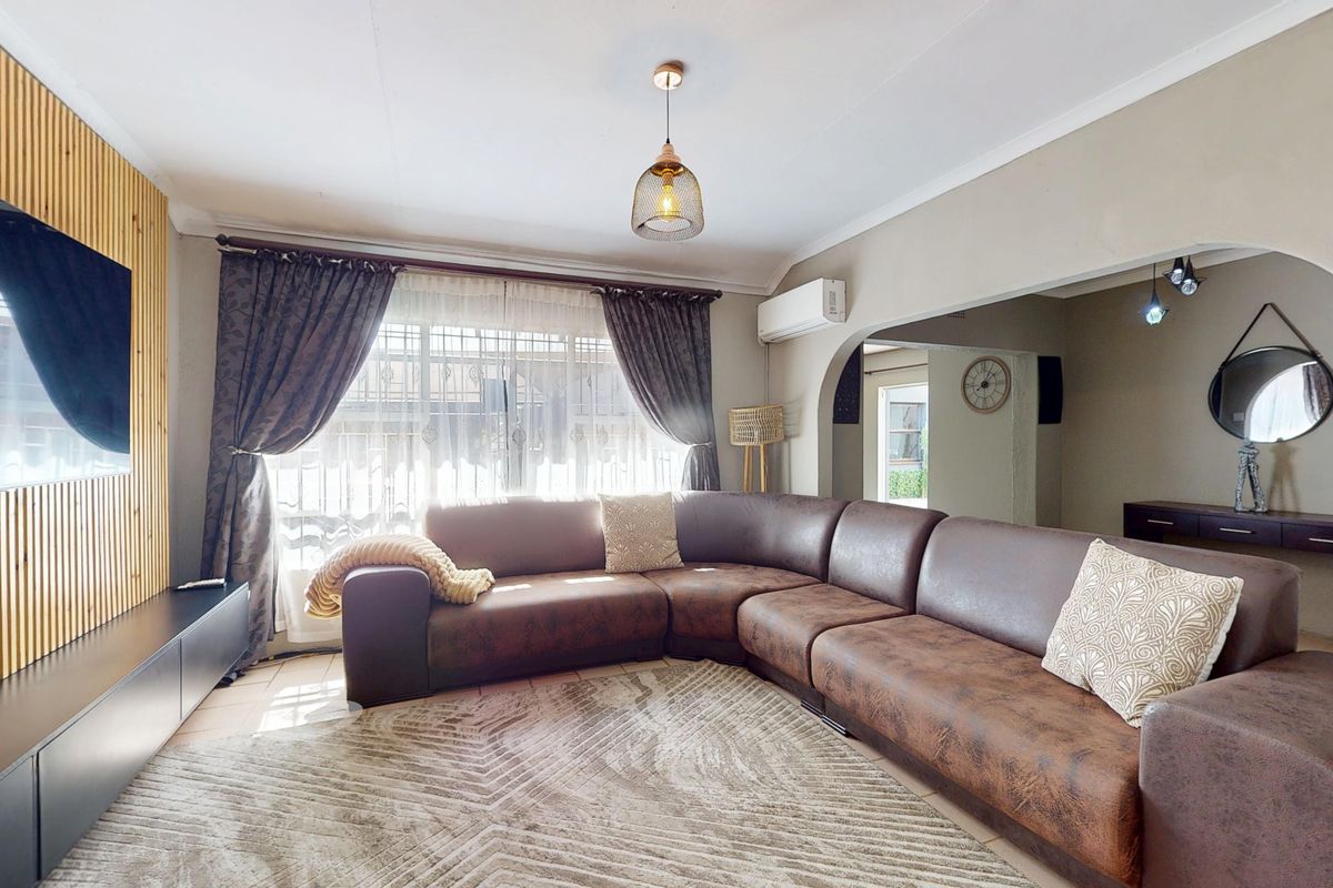 Beautiful neat family home in the heart of Gosforth Park - Photo 4