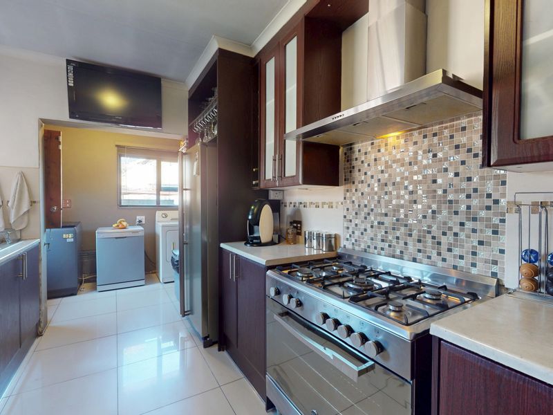 Beautiful neat family home in the heart of Gosforth Park - Photo 10