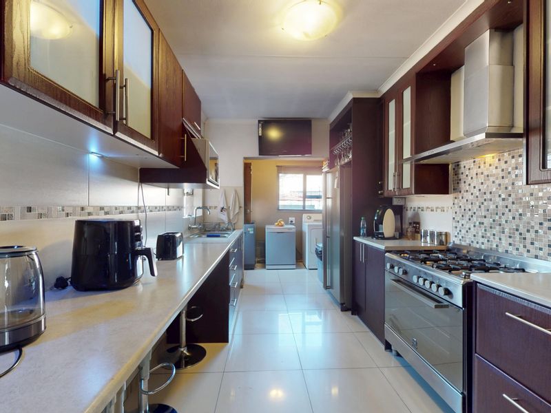 Beautiful neat family home in the heart of Gosforth Park - Photo 9