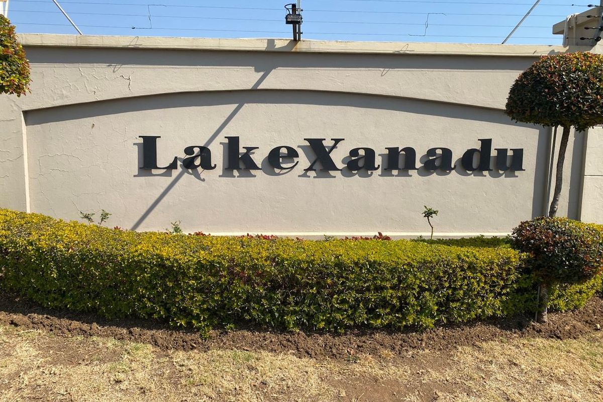 Luxurious 3-Bedroom Apartment for Sale | Lake Xanadu, Midrand - Photo 2