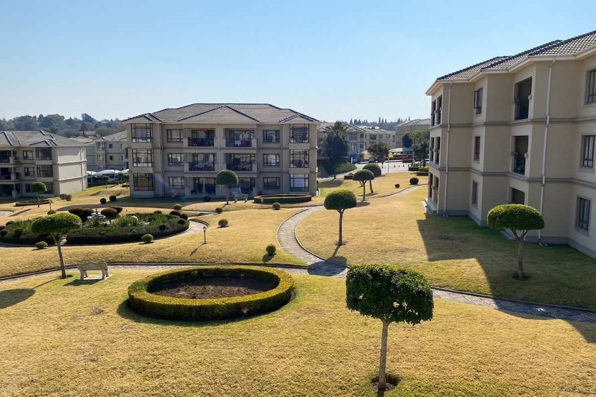 Luxurious 3-Bedroom Apartment for Sale | Lake Xanadu, Midrand - Photo 4
