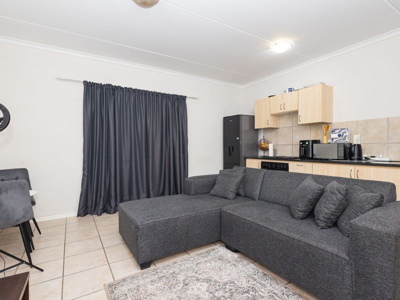 One-Bedroom Apartment To Rent in Vredekloof - Photo 4