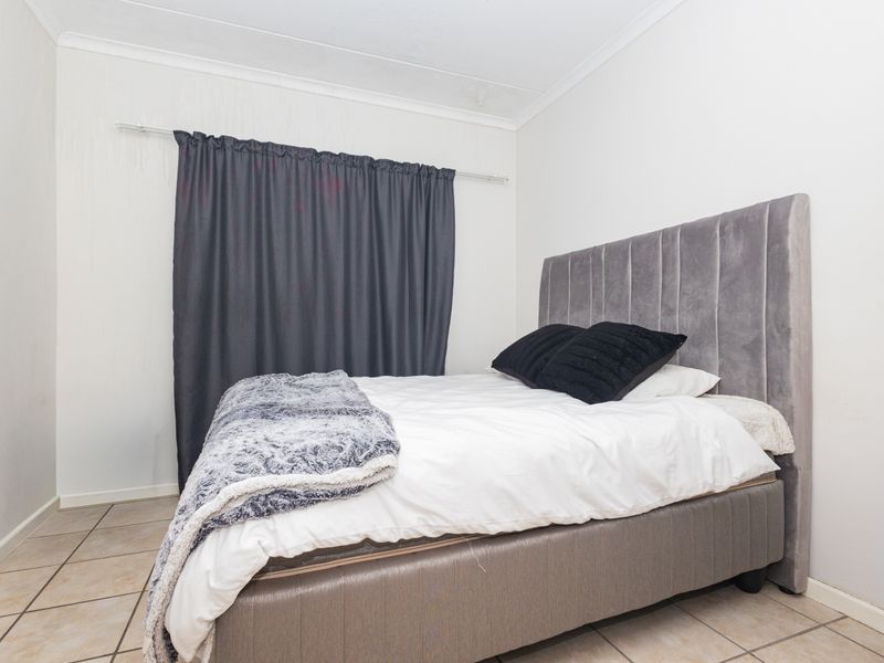 One-Bedroom Apartment To Rent in Vredekloof - Photo 9