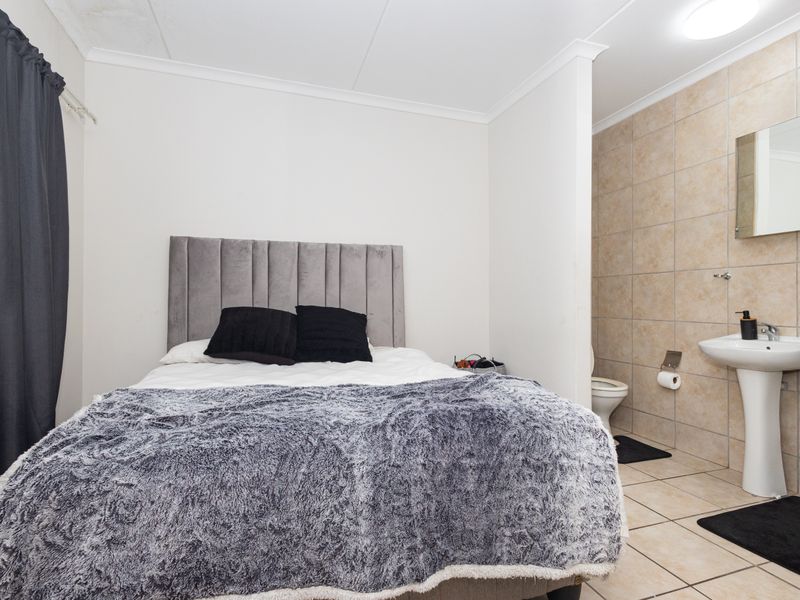 One-Bedroom Apartment To Rent in Vredekloof - Photo 8