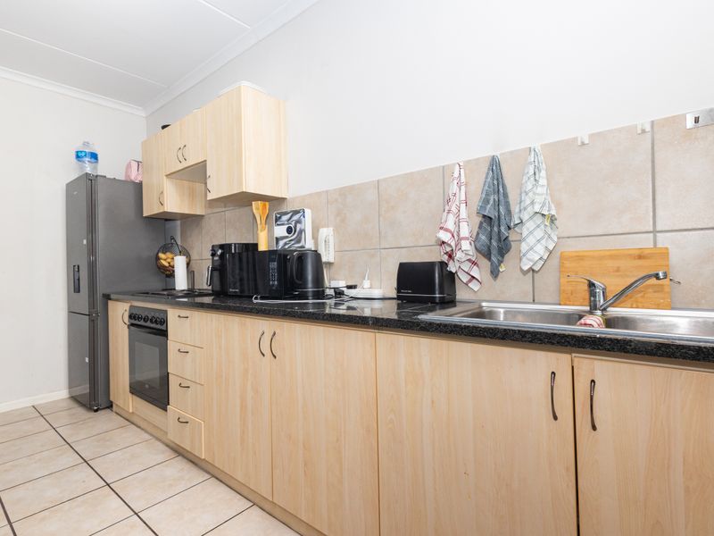 One-Bedroom Apartment To Rent in Vredekloof - Photo 6