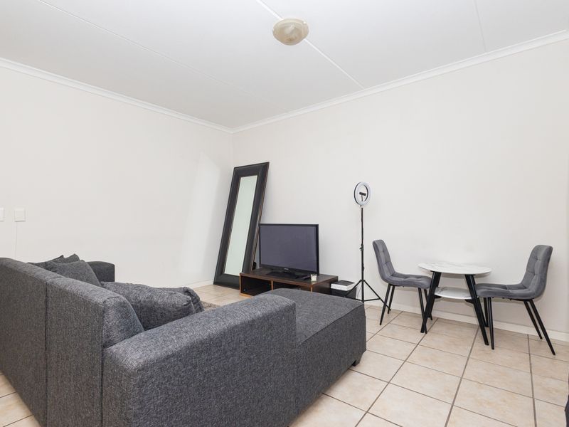One-Bedroom Apartment To Rent in Vredekloof - Photo 5