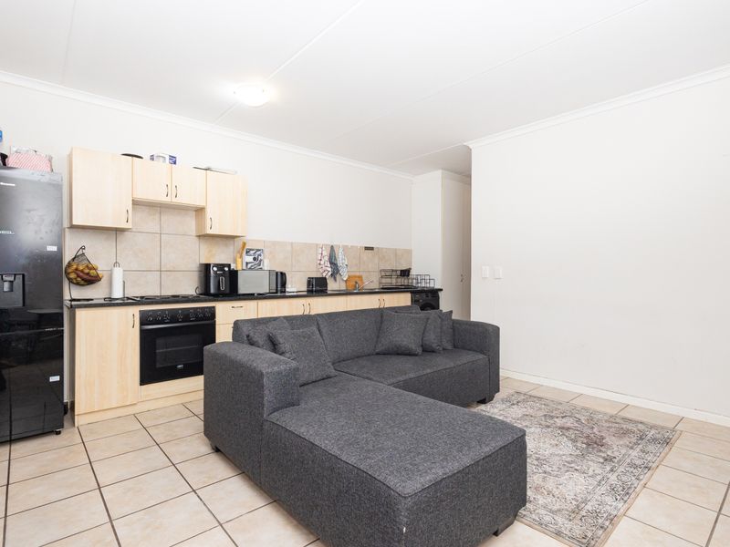 One-Bedroom Apartment To Rent in Vredekloof - Photo 3