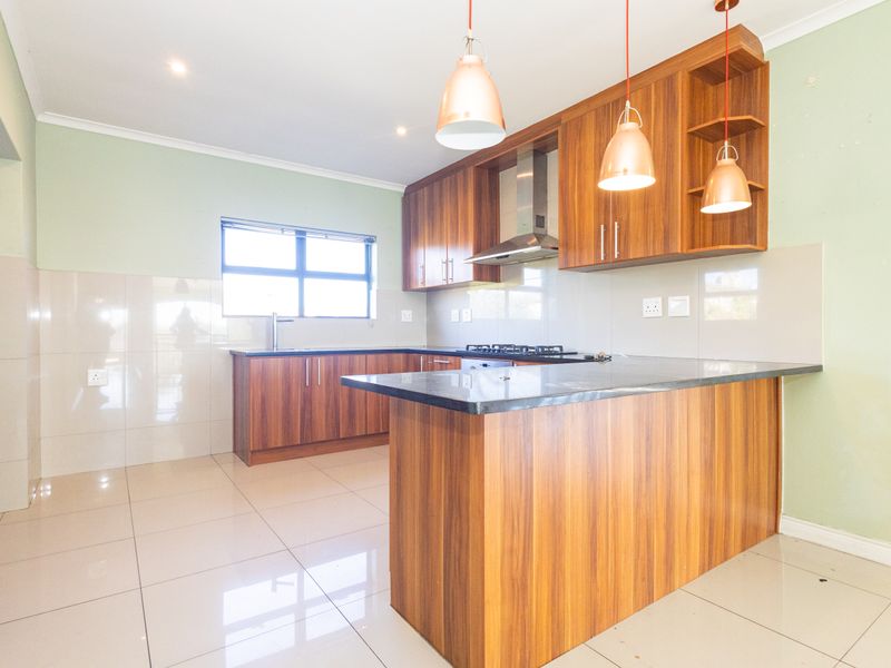Beautiful Home To Rent in Kaapsig, Brackenfell - Photo 3