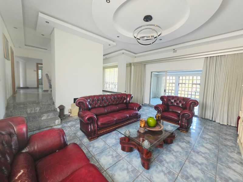 Spacious 7-Bedroom Home with Flatlet & Income Potential - Photo 10