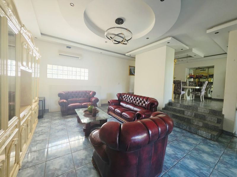 Spacious 7-Bedroom Home with Flatlet & Income Potential - Photo 8