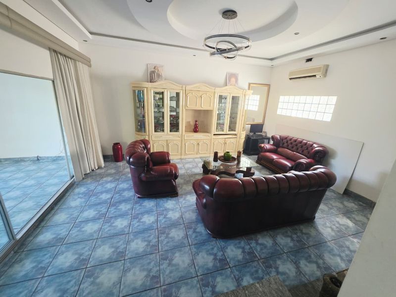 Spacious 7-Bedroom Home with Flatlet & Income Potential - Photo 7