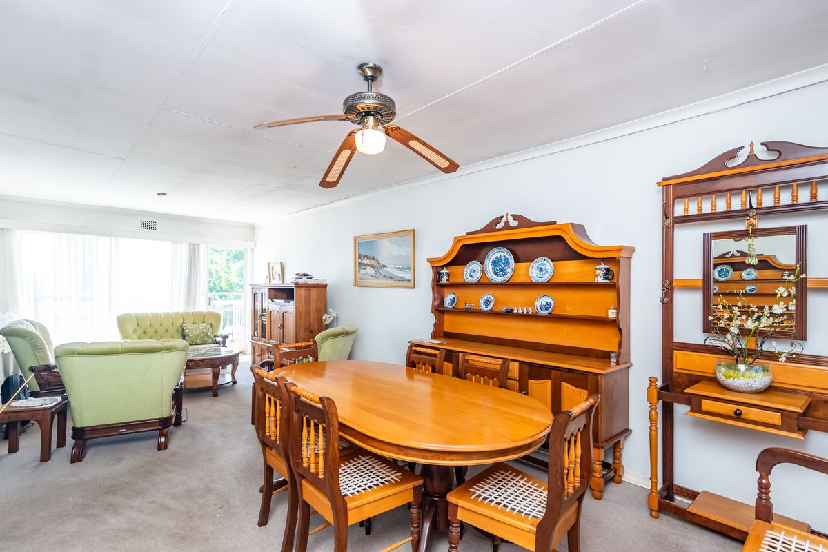 Very Spacious & Sunny North Facing Apartment - Photo 3