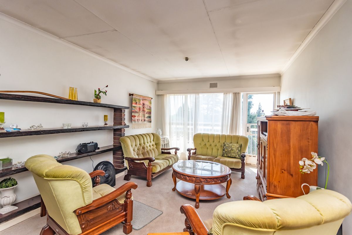 Very Spacious & Sunny North Facing Apartment - Photo 5