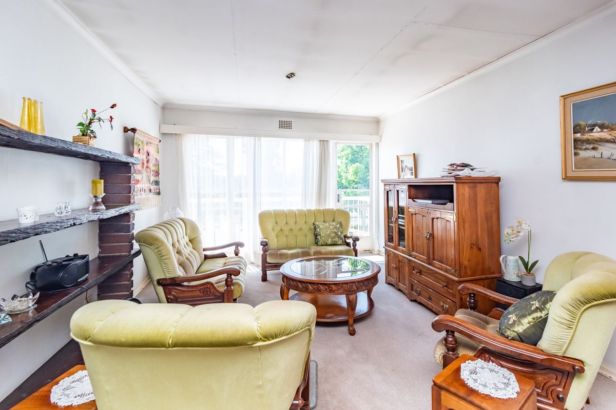 Very Spacious & Sunny North Facing Apartment - Photo 4