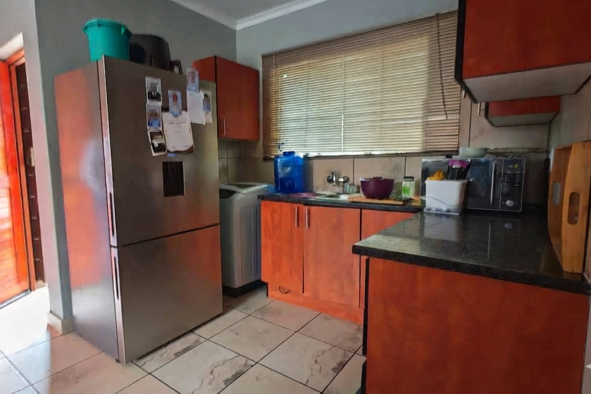 Secure Family Living - Photo 3