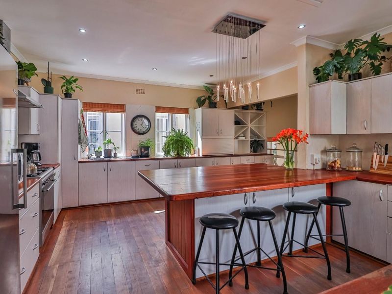 Spacious Family Home with Flatlet, Pool & Solar Power - Photo 3