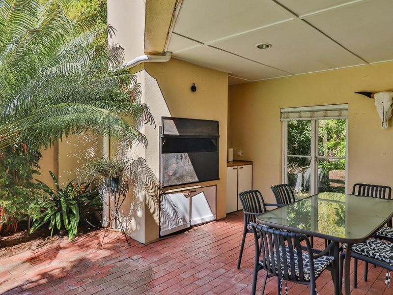 Spacious Family Home with Flatlet, Pool & Solar Power - Photo 8