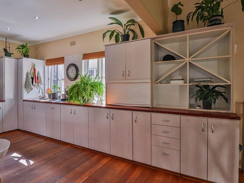 Spacious Family Home with Flatlet, Pool & Solar Power - Photo 4