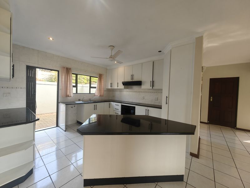 Townhouse For Sale In Scottburgh - Photo 3