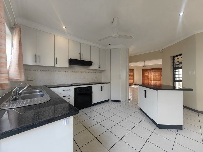 Townhouse For Sale In Scottburgh - Photo 6