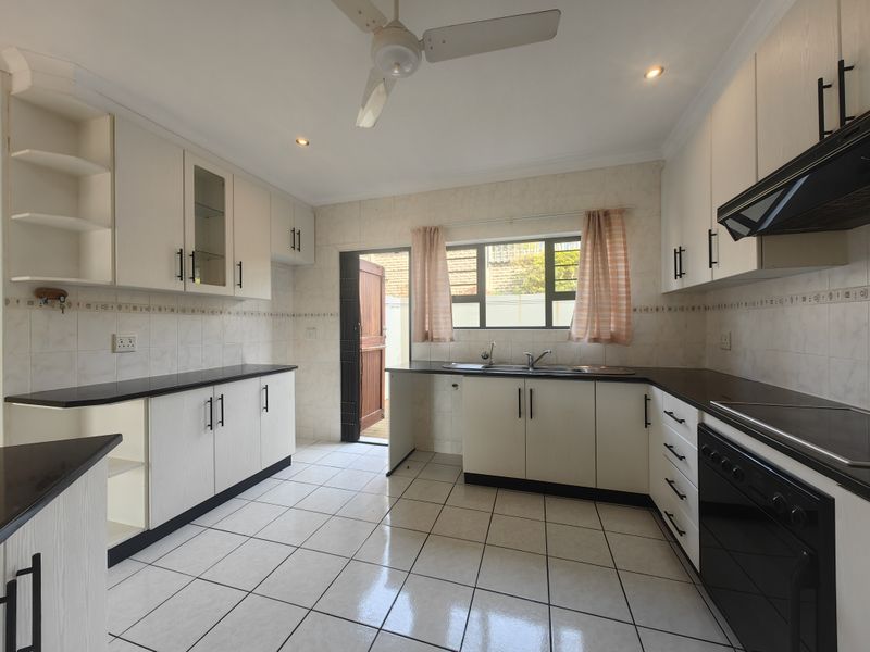 Townhouse For Sale In Scottburgh - Photo 4