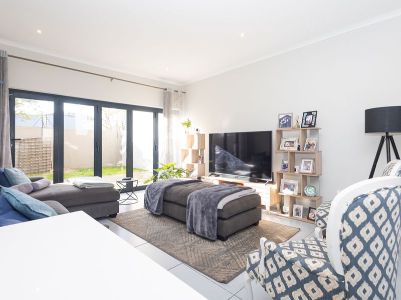 Spacious Lock-Up-and-Go Home in Parklands North! - Photo 4