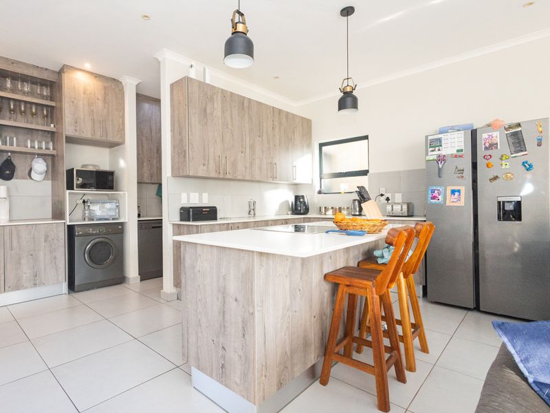 Spacious Lock-Up-and-Go Home in Parklands North! - Photo 9