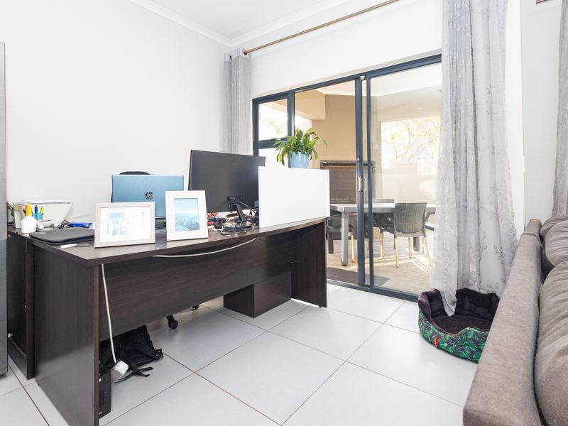 Spacious Lock-Up-and-Go Home in Parklands North! - Photo 7