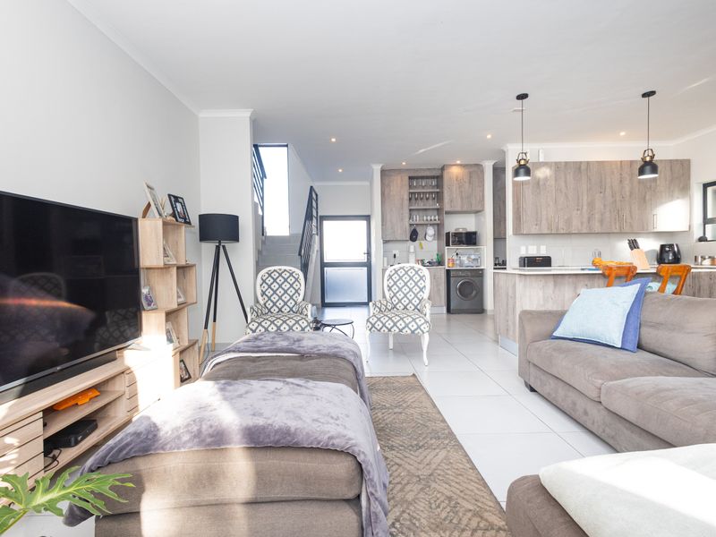 Spacious Lock-Up-and-Go Home in Parklands North! - Photo 6