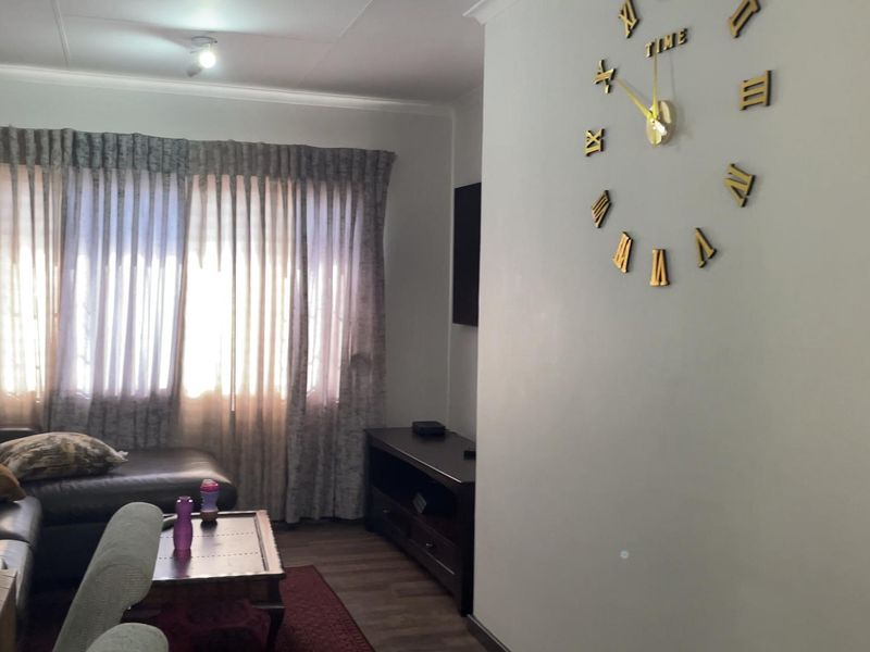 Neat Two Bedroom Available Now In Daffodil Gardens - Photo 6