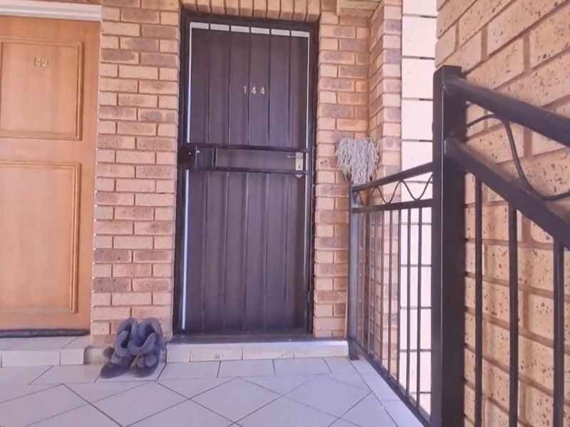 Neat Two Bedroom Available Now In Daffodil Gardens - Photo 4