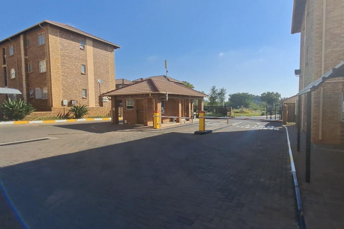 Neat Two Bedroom Available Now In Daffodil Gardens - Photo 2