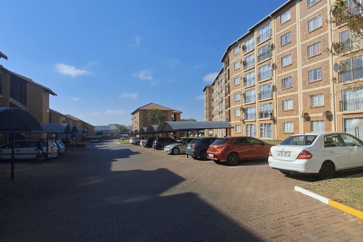 Neat Two Bedroom Available Now In Daffodil Gardens - Photo 3