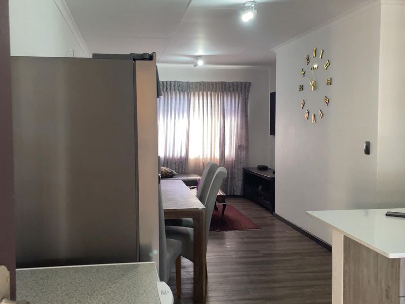 Neat Two Bedroom Available Now In Daffodil Gardens - Photo 5