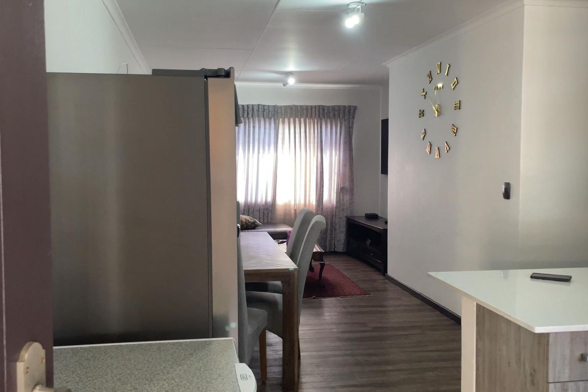 Neat Two Bedroom Available Now In Daffodil Gardens - Photo 5