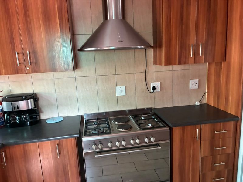 Dual-Living Home with Mountain Views & Excellent Income Potential - Photo 5