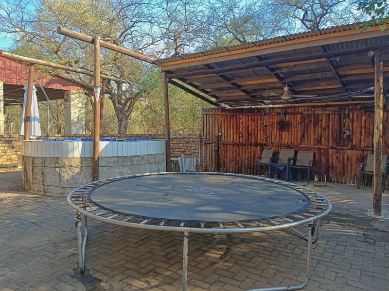Large Family Home - Photo 3