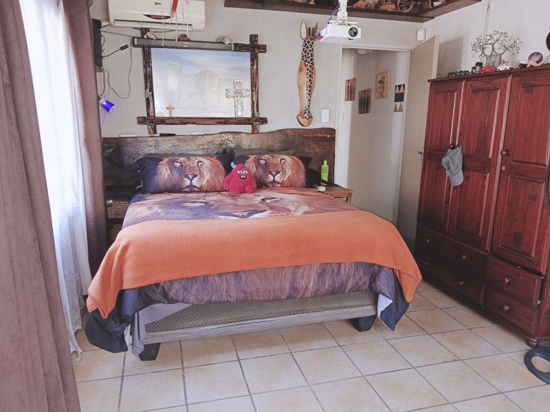 Large Family Home - Photo 9