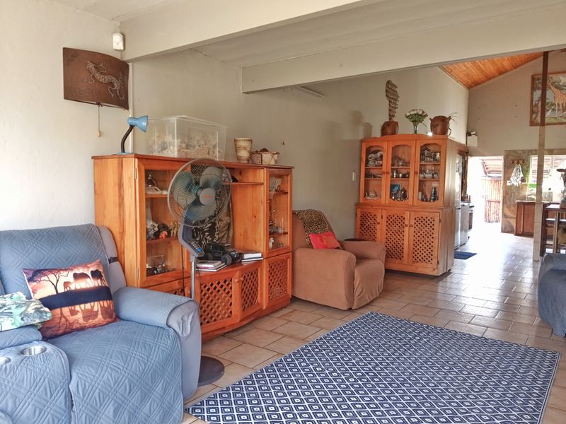Large Family Home - Photo 8