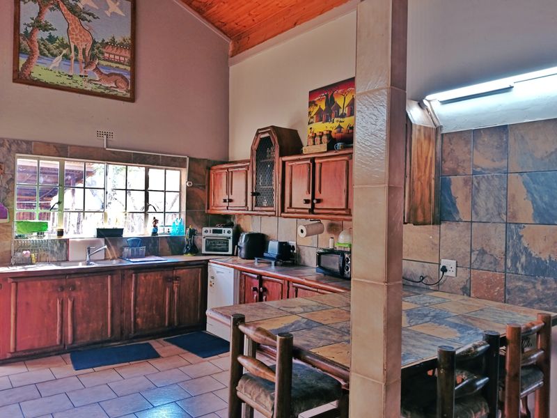 Large Family Home - Photo 6