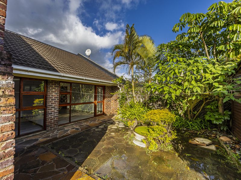 This is more than just a home – it's the Bonza Bay lifestyle you've been looking for. - Photo 3