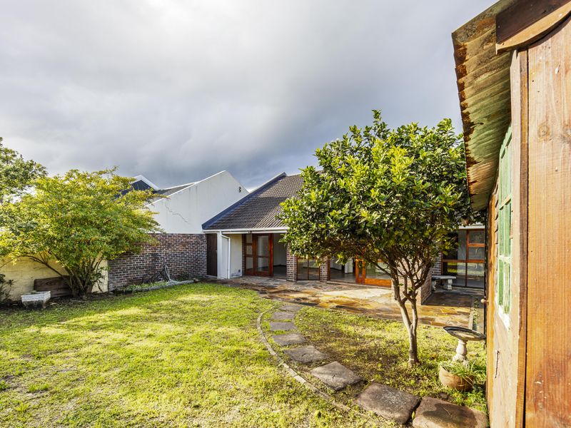 This is more than just a home – it's the Bonza Bay lifestyle you've been looking for. - Photo 8