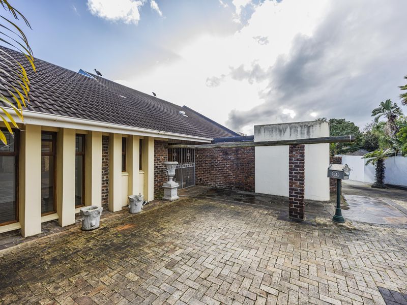This is more than just a home – it's the Bonza Bay lifestyle you've been looking for. - Photo 7