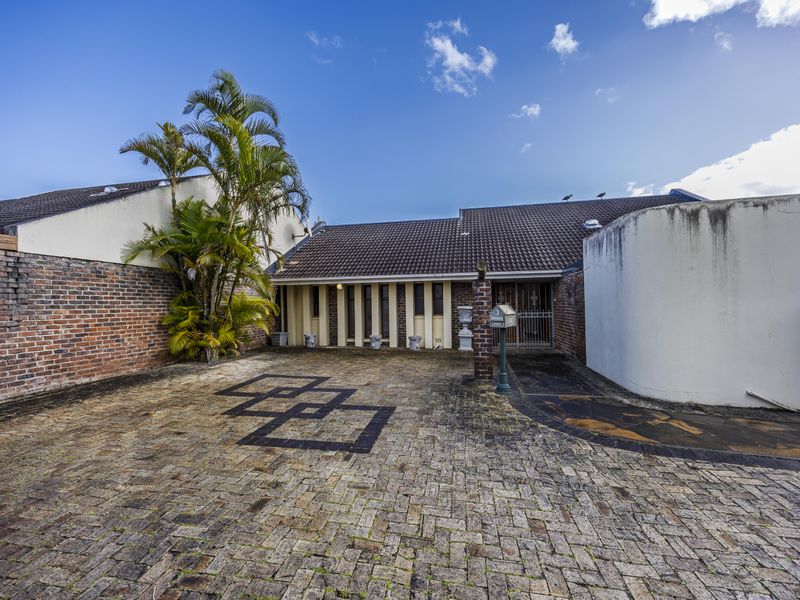 This is more than just a home – it's the Bonza Bay lifestyle you've been looking for. - Photo 6