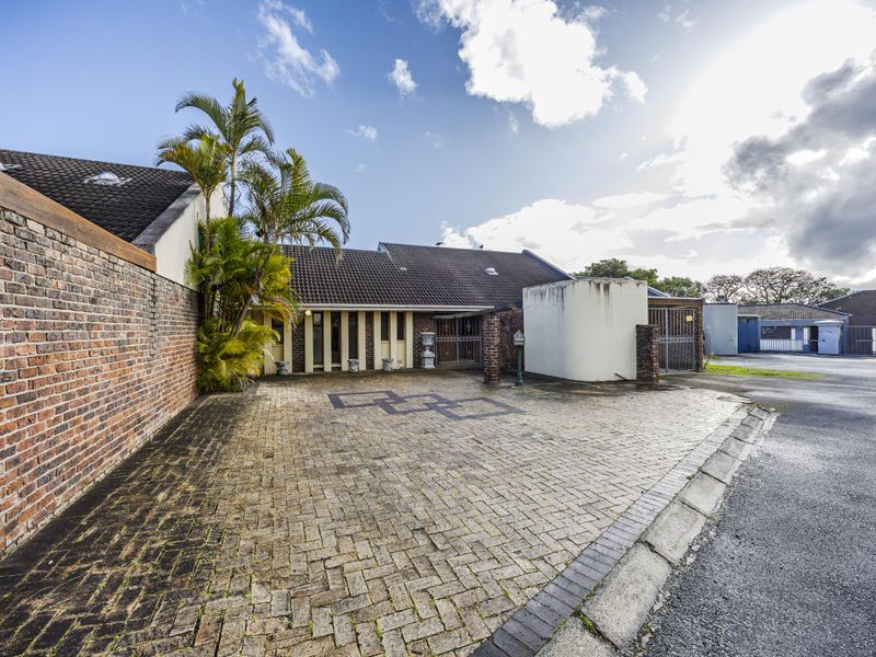 This is more than just a home – it's the Bonza Bay lifestyle you've been looking for. - Photo 4